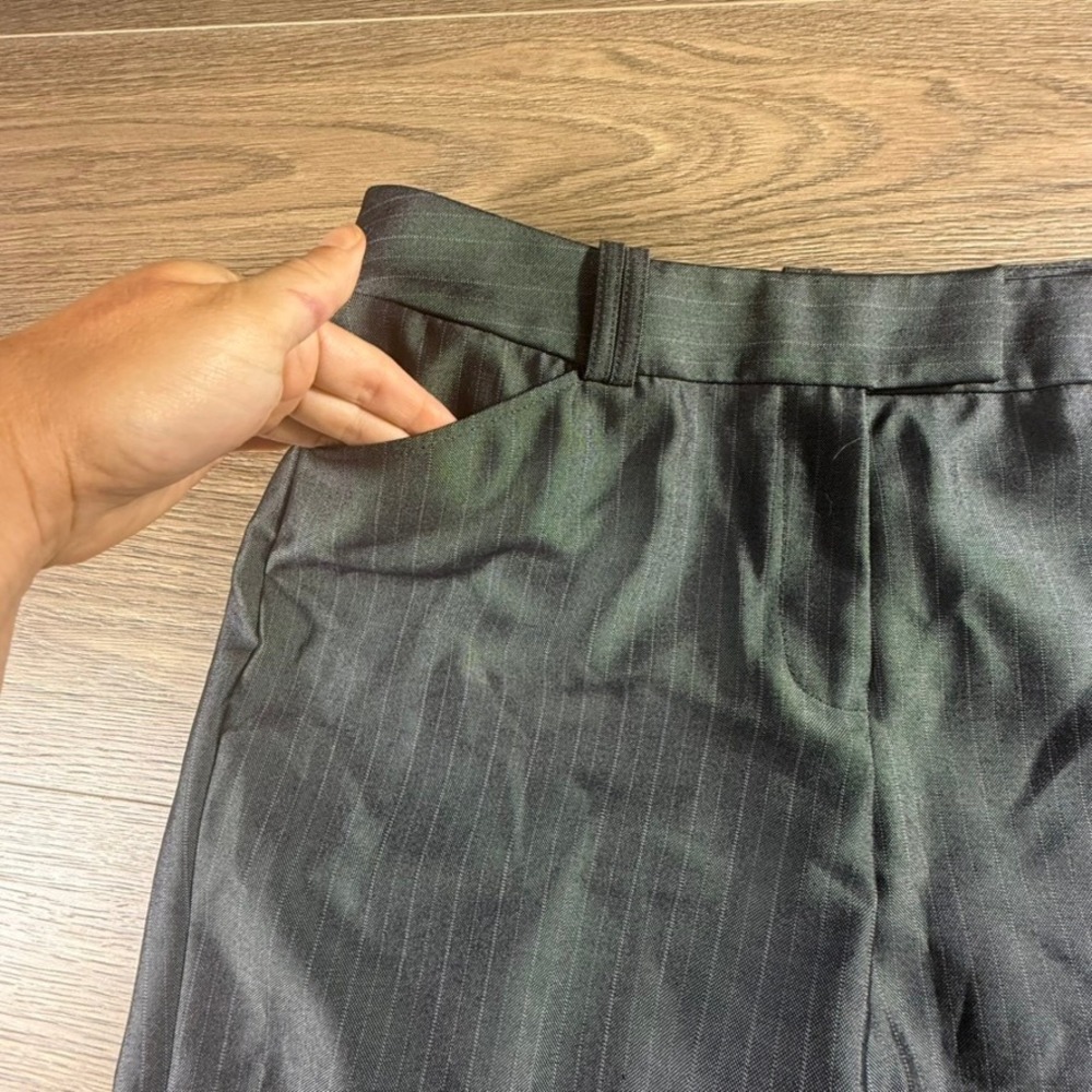 Tahari Women's PinStripe Pantsuit Workwear Gray Sheen Size 8 Office Preppy - Picture 14 of 16